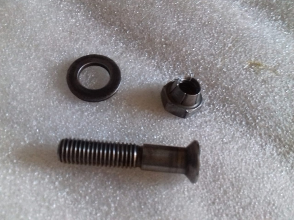 HP SUC VALVE NUT BOLT &amp; WASHER USED