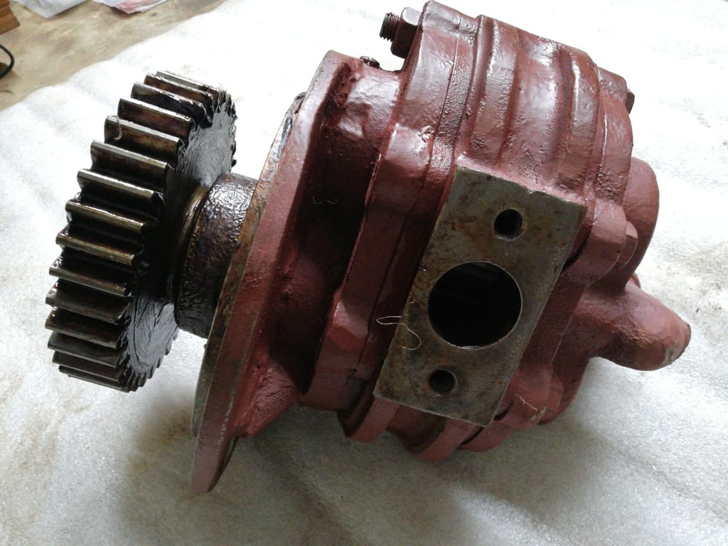 LUBRICATING OIL PUMP USED