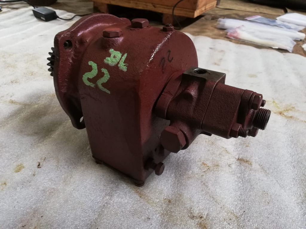 ROCKER ARM LUBRICATION OIL PUMP USED